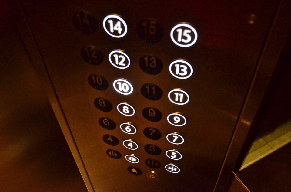 Verlichte verdiepingsknoppen van een lift